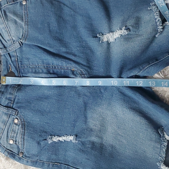 BNWT Distressed Jeans - Picture 8 of 8